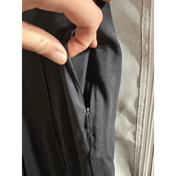 Athleta Eastbound Straight Leg Pant Black Size 14 Pleated Stretchy Pockets Zip - Picture 3 of 7